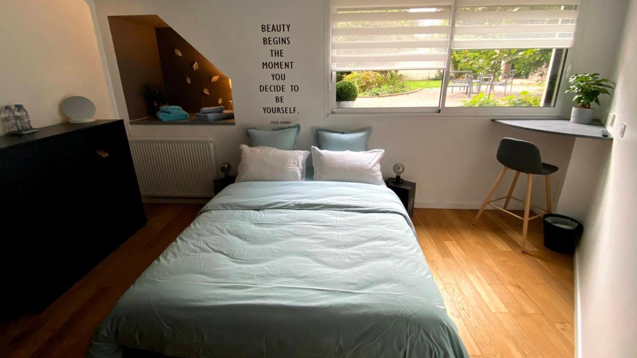 Au 10 Bed & Breakfast Luisant Bilik gambar