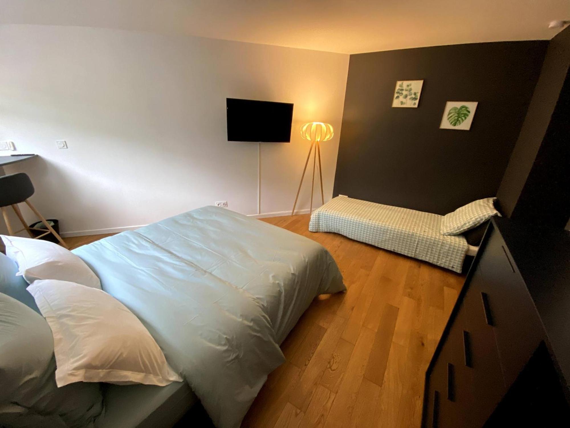 Au 10 Bed & Breakfast Luisant Bilik gambar