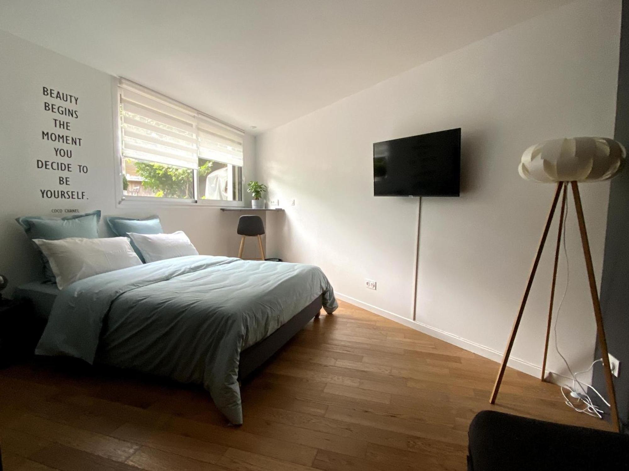 Au 10 Bed & Breakfast Luisant Bilik gambar