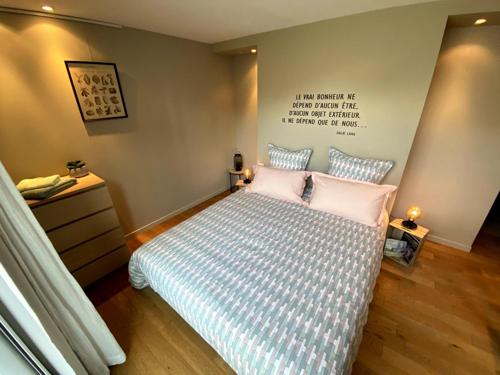 Au 10 Bed & Breakfast Luisant Bilik gambar