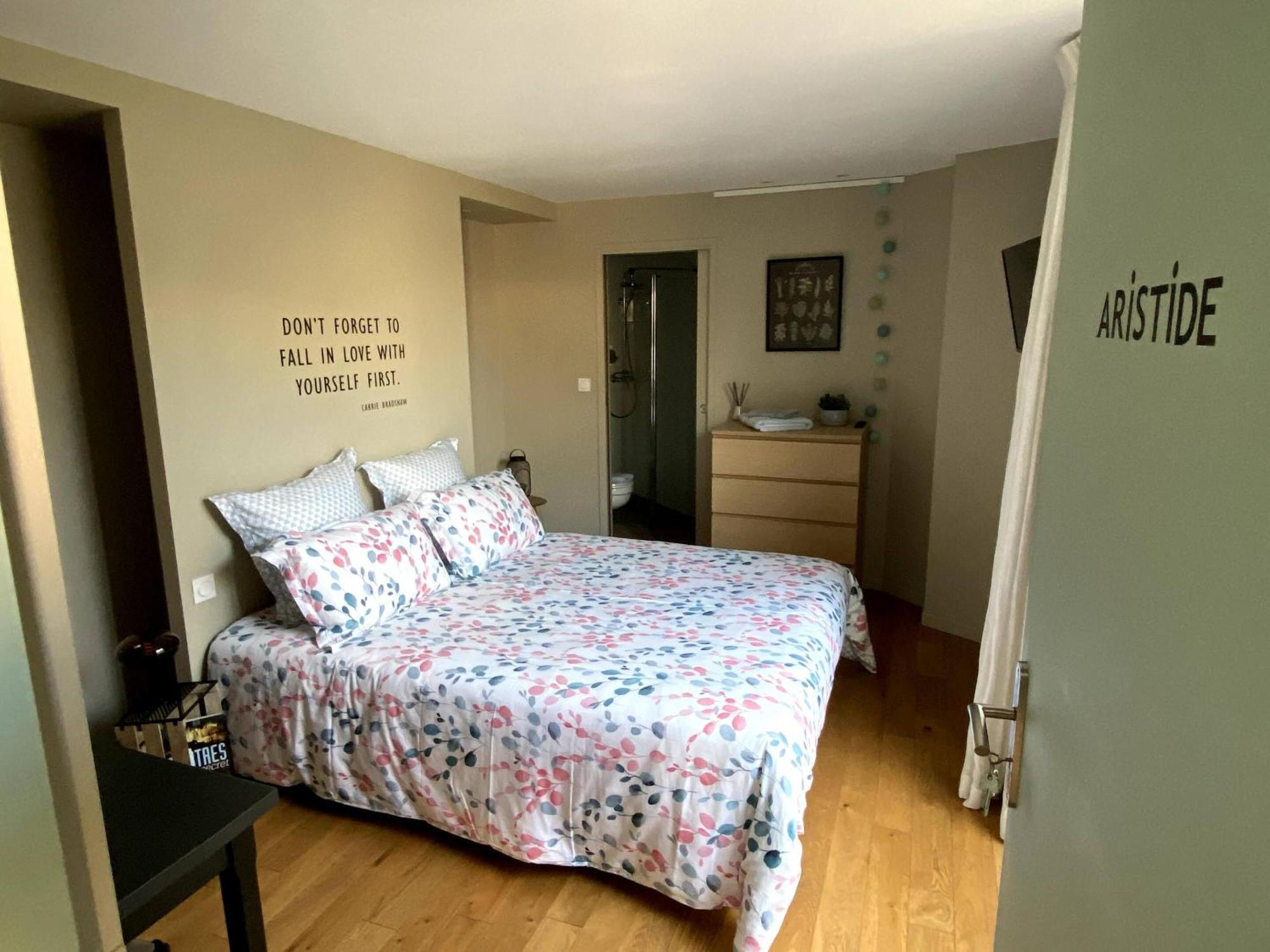 Au 10 Bed & Breakfast Luisant Bilik gambar