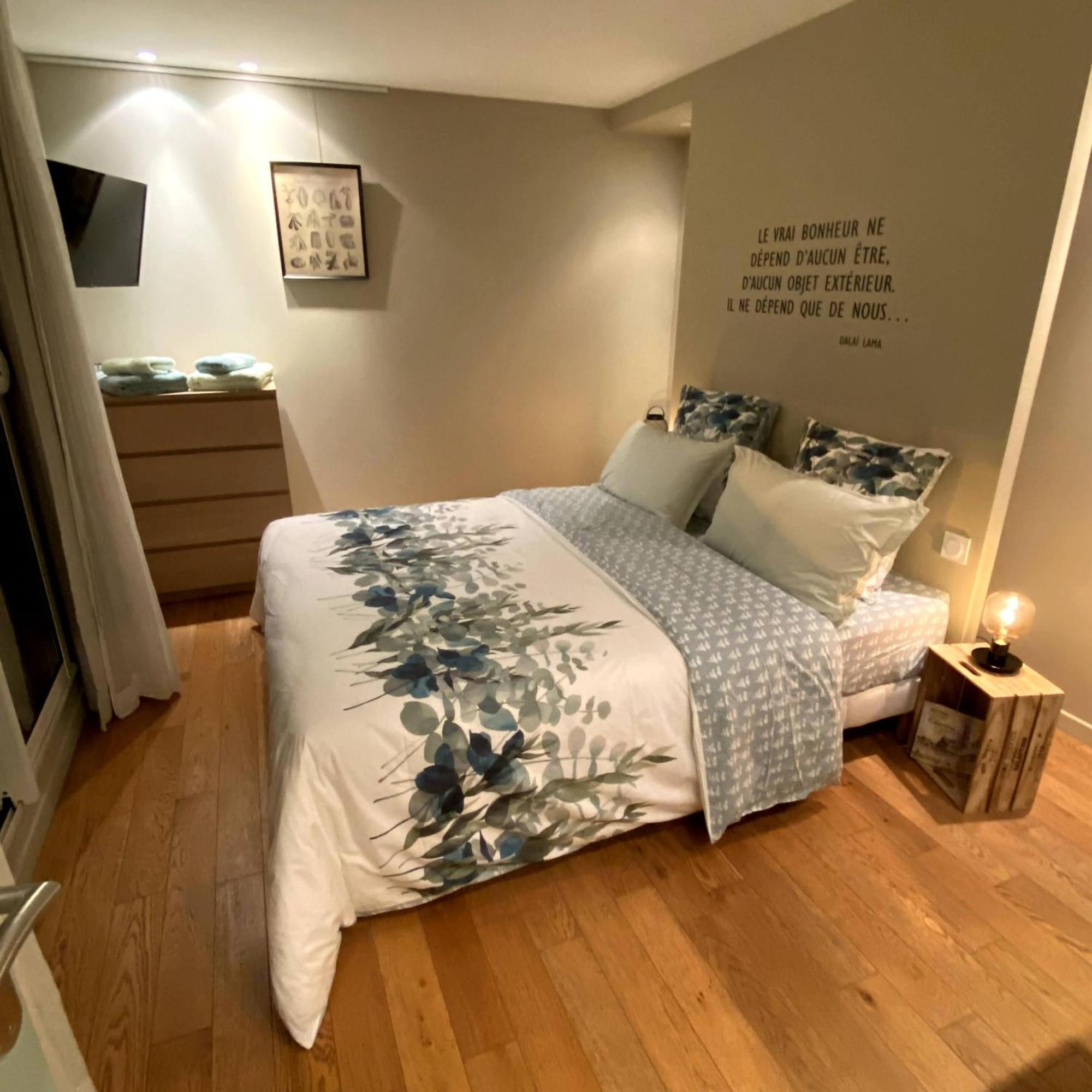 Au 10 Bed & Breakfast Luisant Bilik gambar